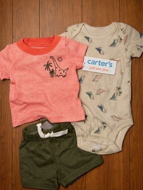 Carter’s Newborn Outfit Set NWT 3pc Dino Set Shirt Onesie Shorts Baby Boy